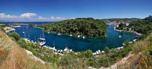 Paxi Bucht mit Insel